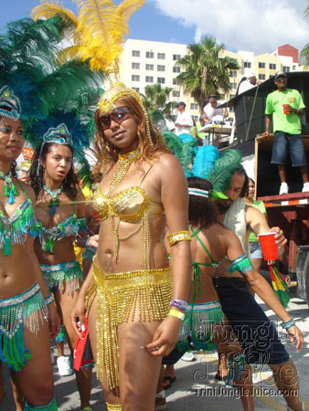 mia_c2k6-005