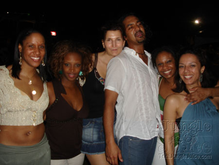 beach_house_carnival_2006-262
