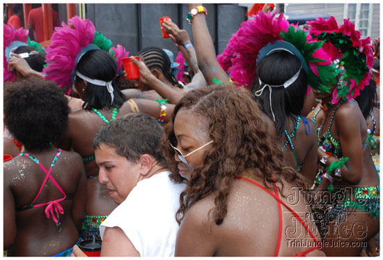 kadooment_day_2009_pt1-278