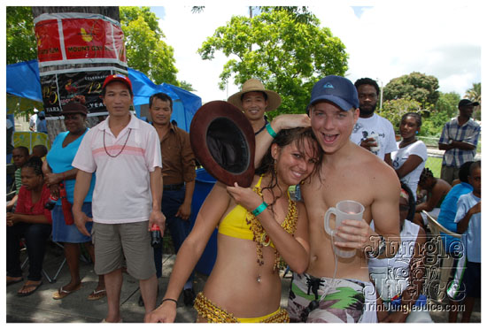 kadooment_day_2009_pt1-322