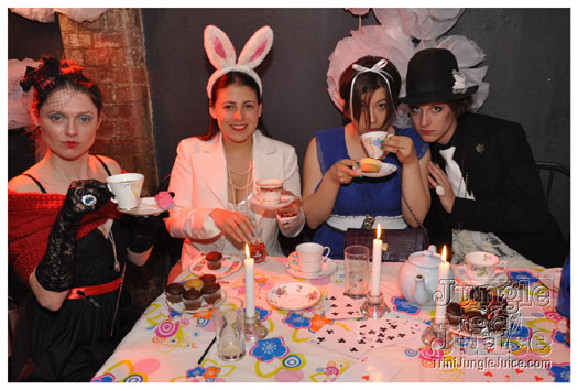 alice_in_wonderland_apr24-194