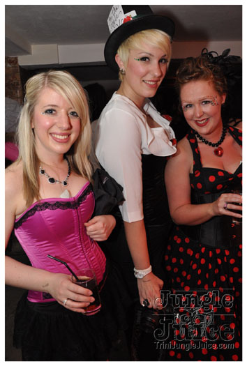 alice_in_wonderland_apr24-200