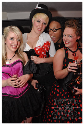 alice_in_wonderland_apr24-201
