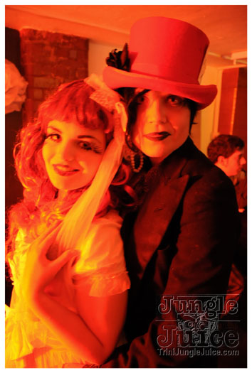 alice_in_wonderland_apr24-210