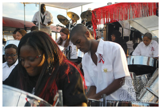 pan_alive_2010-061
