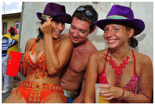 kadooment_day_2011_pt1-220