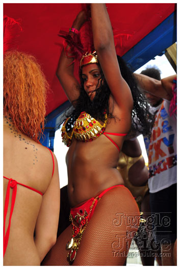 kadooment_day_2011_pt2-265