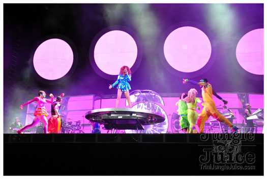 rihanna_loud_tour_2011-178