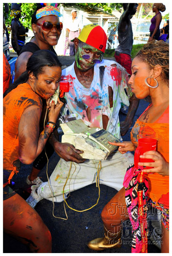 spicemas_jouvert_2011_pt1-259