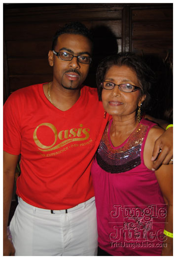 oasis_band_launch_2012-173