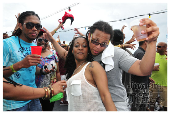 silent_morning_trini_2011-203