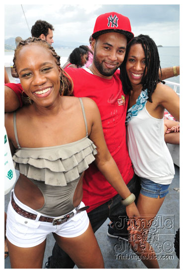 silent_morning_trini_2011-205
