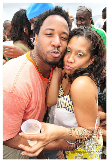 silent_morning_trini_2011-212