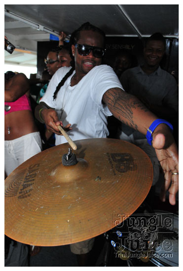 silent_morning_trini_2011-226
