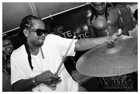 silent_morning_trini_2011-228