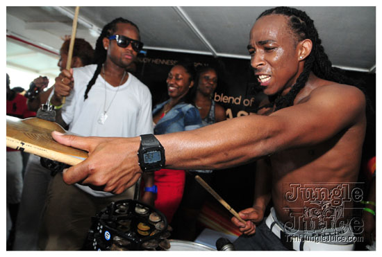 silent_morning_trini_2011-231
