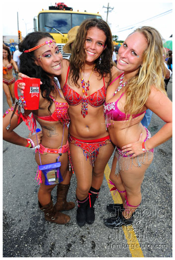kadooment_day_blue_box_2012-060