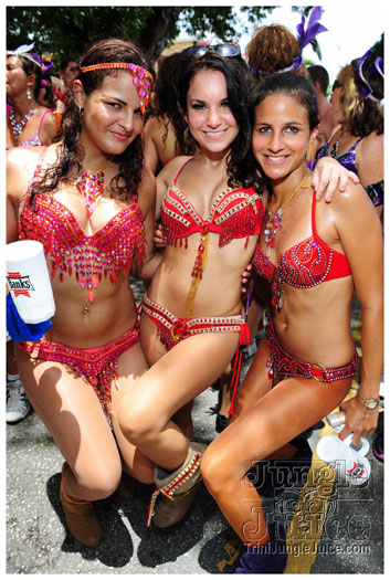 kadooment_day_blue_box_2012-074