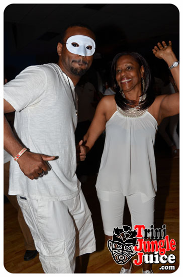 15th_annual_wear_white_2014-014