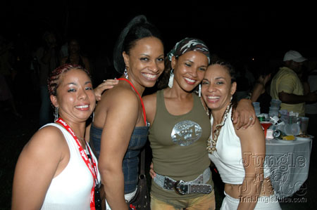 beach_house_carnival_2006-184