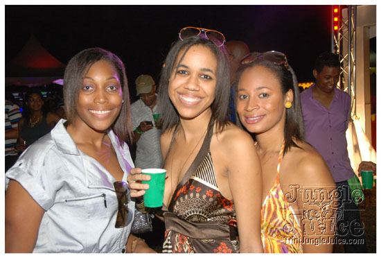 beach_house_carnival_2010_pt2-196