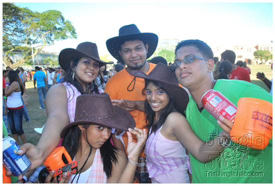 monkey_juice_campus_carnival_2010-149