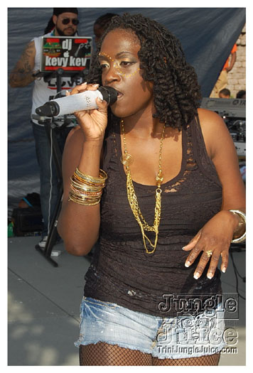 atl_carnival_parade_2011_part2-209