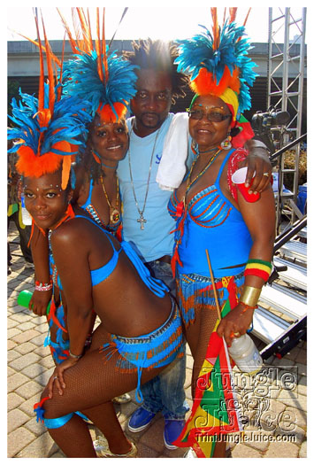atl_carnival_parade_2011_part2-215