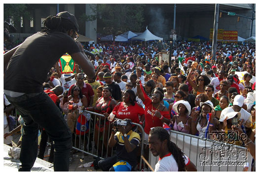 atl_carnival_parade_2011_part2-222