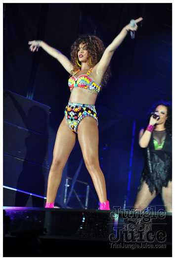 rihanna_loud_tour_2011-184