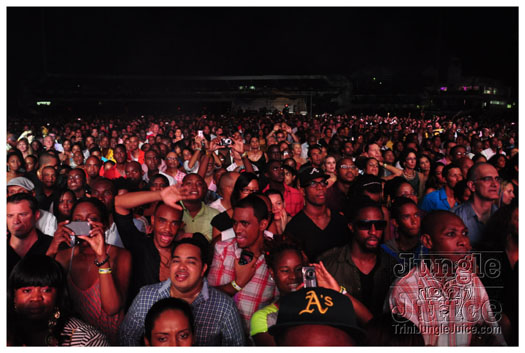 rihanna_loud_tour_2011-283