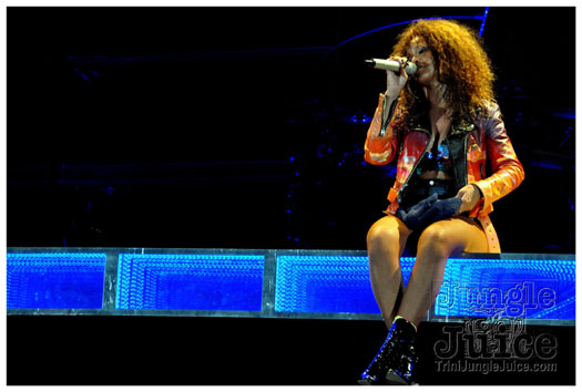 rihanna_loud_tour_2011-305