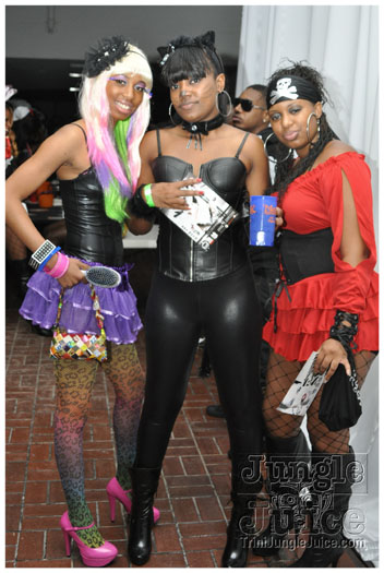 mask_halloween_2011-187