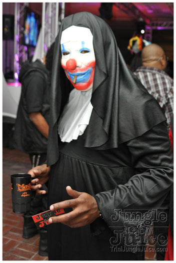 mask_halloween_2011-190