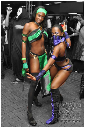 mask_halloween_2011-192