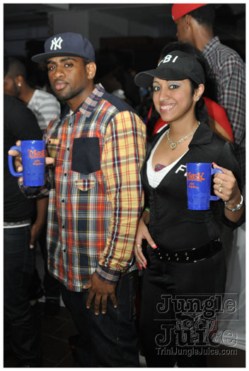 mask_halloween_2011-223