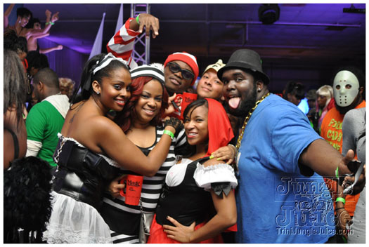 mask_halloween_2011-247